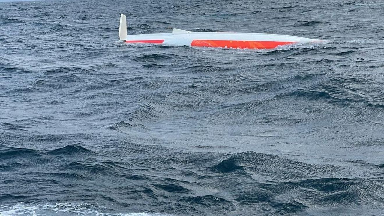 Un francez a supraviețuit 16 ore într-o bulă de aer formată în interiorul ambarcaţiunii sale răsturnate în Oceanul Atlantic