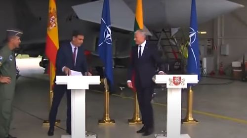 VIDEO Conferinţa de presă a președintelui Lituaniei și premierului Spaniei, întreruptă de o alertă privind un avion rusesc care survola zona