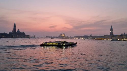 Lungmetrajul de debut al regizorului Bogdan Mureşanu, 'Anul Nou care n-a fost', la Festivalul de Film de la Veneţia