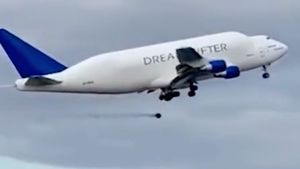 VIDEO Un Boeing 747 și-a pierdut o roată la decolare, în Italia / Avionul și-a continuat zborul spre Statele Unite pentru că nu s-a considerat că vor fi probleme la aterizare
