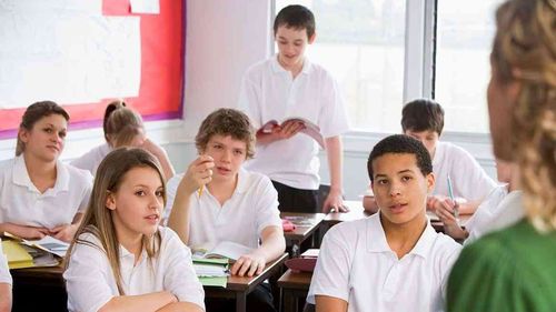 Eliminarea admiterii la liceu prin examen, propusă de Consiliul Economic și Social. Instituția susține ca alternativă evaluarea națională cu 5 probe