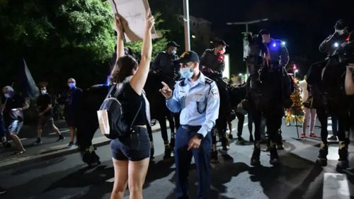 Zeci de arestări la Tel Aviv după instituirea restricţiilor privind organizarea protestelor