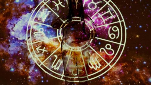 Le Monde: În România, zodia este adesea un criteriu în alegerea partenerului / Unele cupluri apelează chiar la un astrolog pentru a programa data nunții și nașterea copilului