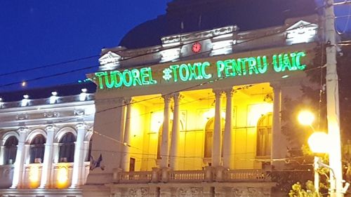 Protest inedit în Iași împotriva lui Tudorel Toader. Pe clădirea universității au fost proiectate mesaje împotriva fostului ministru al Justiției: ”Tudorel, toxic pentru UAIC/ Nu ești rectorul meu/ Studenții îți cer demisia!”