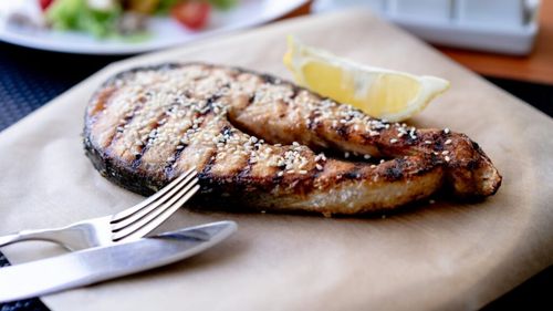 Cardiologii au stabilit că proteina numărul 1 pentru sănătatea inimii este peștele/ La fiecare 30 de minute, un român face infarct/ Somonul, tonul, sardinele și macroul reduc riscul cardiovascular