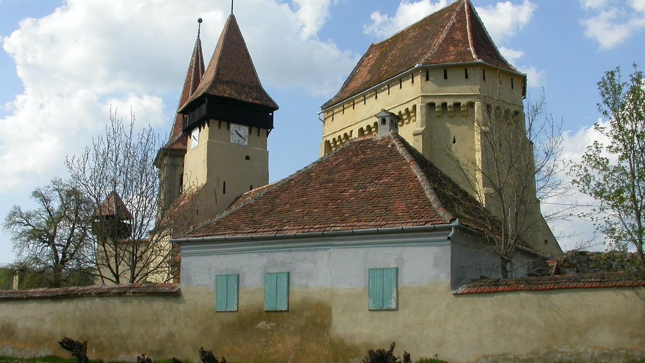 Propunere de week-end: 10 legende și 10 biserici fortificate din Sibiu. De la apostolii Luca și Pavel și până la turcii dezgustați de slănina de porc a sătenilor din Cârța