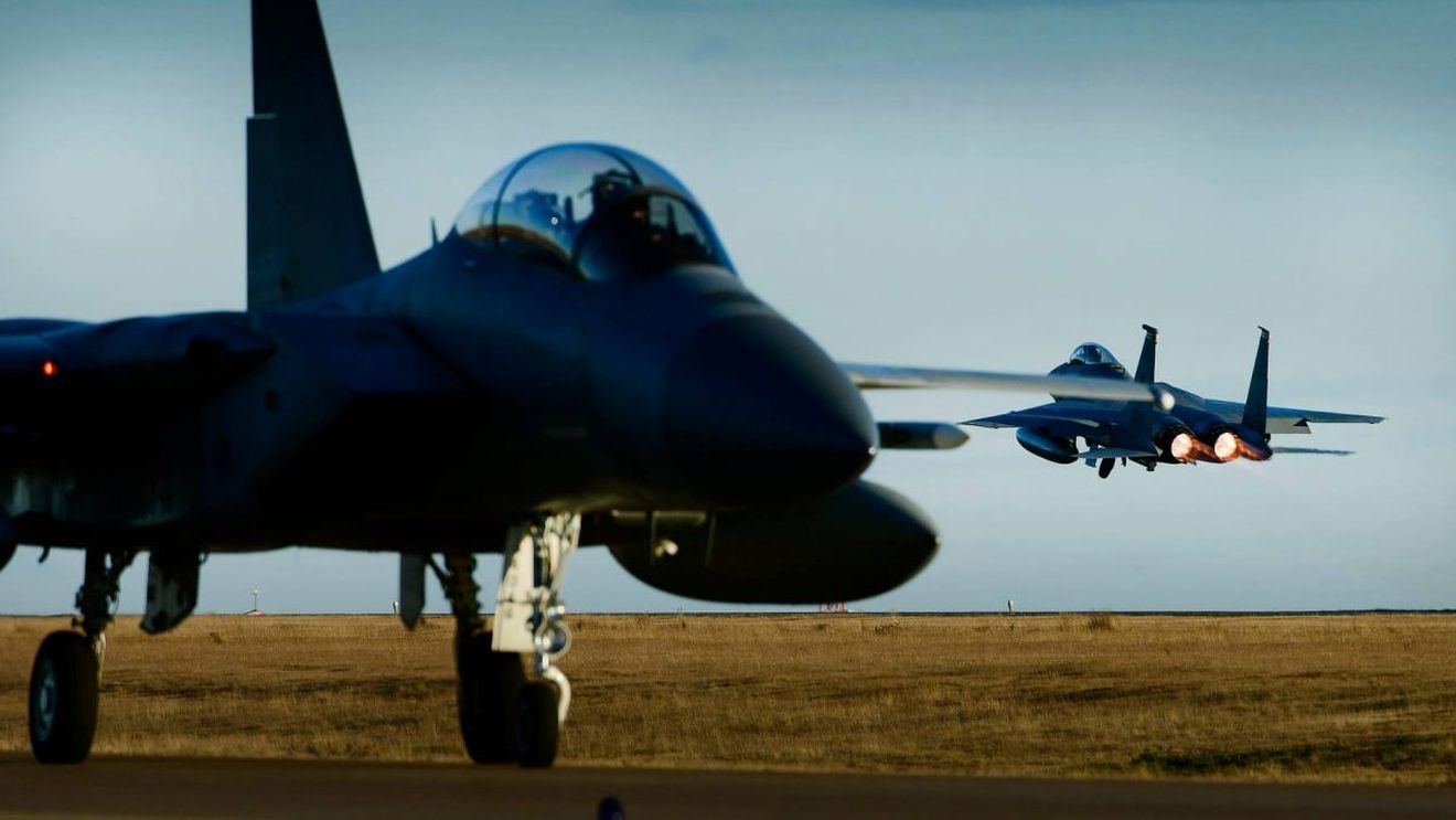 Statele Unite aprobă trimiterea unor avioane de luptă F-16 din Danemarca şi Ţările de Jos în Ucraina