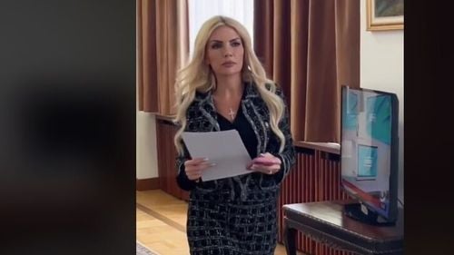 VIDEO Laura Vicol, virală pe rețele promovând ”Femei în Parlament”, noua melodie a Erikăi Isac, despre reprezentarea slabă a femeilor în funcții de conducere/ Traperița, din nou în trending