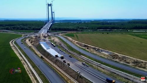 Joi se inaugurează noul pod suspendat peste Dunăre, care leagă Tulcea și Brăila / Construcția a început în 2017 și a costat peste 2 miliarde de lei