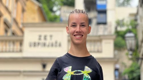 Povestea Dejanei Backo, pictoriță și sportivă fără brațe: "Dumnezeu mi-a dat aripi" / ”Trebuie să gândim pozitiv tot timpul, indiferent de situație” / A mers în Timișoare pentru a-și promova țara din punct de vedere turistic