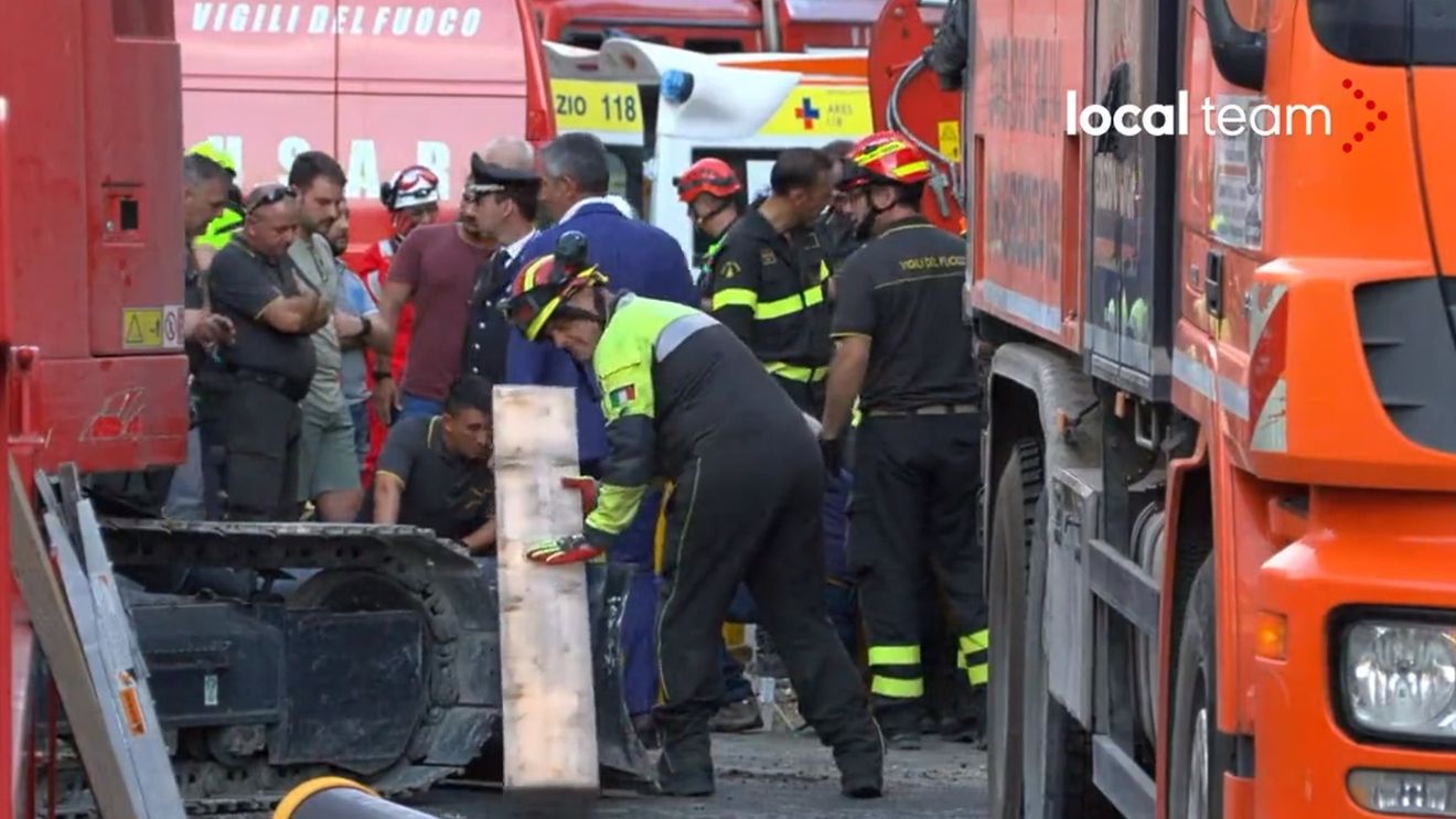 VIDEO Mai mulți bărbați au fost îngropați opt ore într-un tunel care ducea spre o bancă din Roma/ Sunt suspectați că voiau să jefuiască banca de Sfânta Maria când toată lumea este liberă