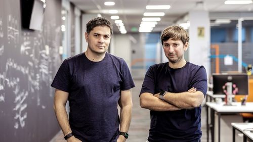 Compania românească FlowX.AI a dezvoltat o platformă cu agenți AI care ajută băncile să își modernizeze mai rapid procesele de business