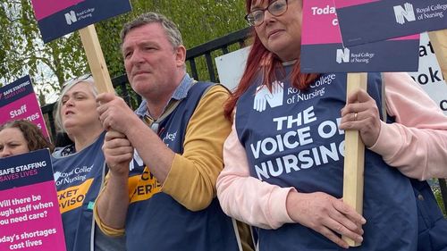 O creştere salarială de 22,3% pune capăt celor 18 luni de grevă ale medicilor din spitalele britanice