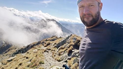 Un IT-ist a alergat dus-întors pe toată creasta Făgărașului: 166 de km, aproape 46 de ore, cu zece minute de somn / „Mă detașez de toate probleme: lucrurile sunt simple acolo”