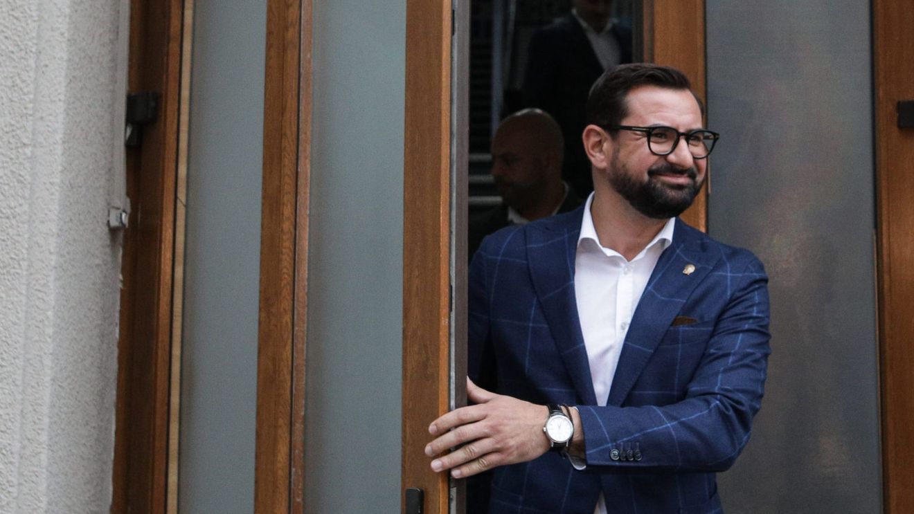 BREAKING Fostul ministru PSD al agriculturii Adrian Chesnoiu a fost condamnat la patru ani de închisoare cu executare. Sentința nu e definitivă
