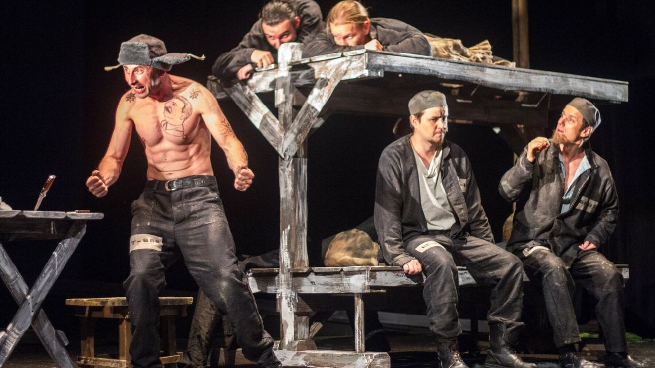 ”Nu ne răzbunați, dar amintiți-vă”: Despre suferințele românilor basarabeni în gulagul sovietic/ Cum a fost la ”Dosarele Siberiei”, spectacolul adus la Constanța de Teatrul Național din Chișinău