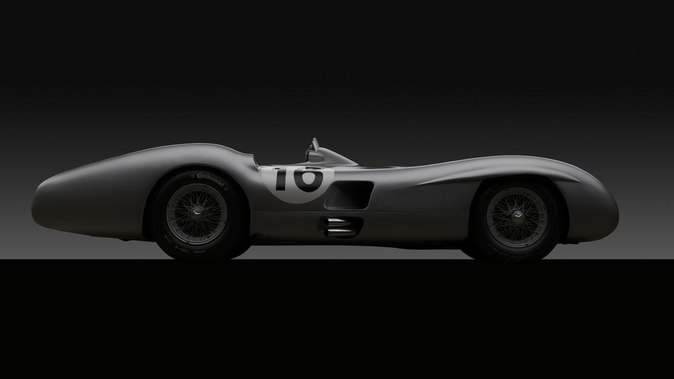 VIDEO Mercedes W196 pilotat de legendarul Juan Manuel Fangio este pe cale să devină cea mai scumpă mașină de Formula 1 vândută vreodată