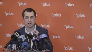 Vlad Voiculescu a câștigat procesul cu Compania de Iluminat Public București, pe tema amplasării unor bannere PSD, în campania alegerilor europarlamentare din 2019