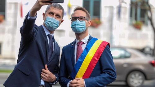 VIDEO INTERVIU Pe cine va susține primarul Timișoarei la șefia noului partid rezultat din fuziunea USR PLUS? Fritz: Vom vedea pe cine voi susține atunci când știu toți candidații/ Dan Barna sută la sută este ce trebuie pentru partidul USR-PLUS acum