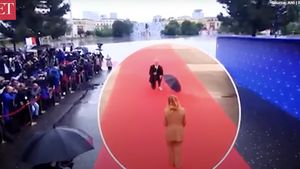 VIDEO Premierul Albaniei Edi Rama a îngenuncheat în faţa Giorgiei Meloni, la Tirana / Edi Rama a fost reales duminică pentru un al patrulea mandat, consolidându-şi poziţia ca cel mai longeviv lider albanez de după căderea comunismului