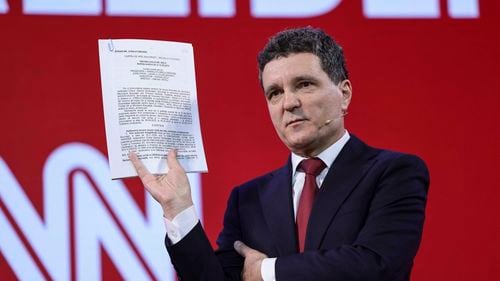 DOCUMENT Nicușor Dan, fără un răspuns concludent la acuzația că a întârziat doi ani să semneze autorizația pentru un prezumtiv spital oncologic Sanador / Crin Antonescu: Trebuie să facem campanie electorală în fiecare lună pentru că numai așa semnați