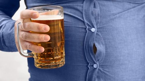 Unul dintre cei mai populari actori din Japonia care făcea reclamă la o bere cu conţinut scăzut de alcool, concediat după ce a intrat beat în casa unui vecin