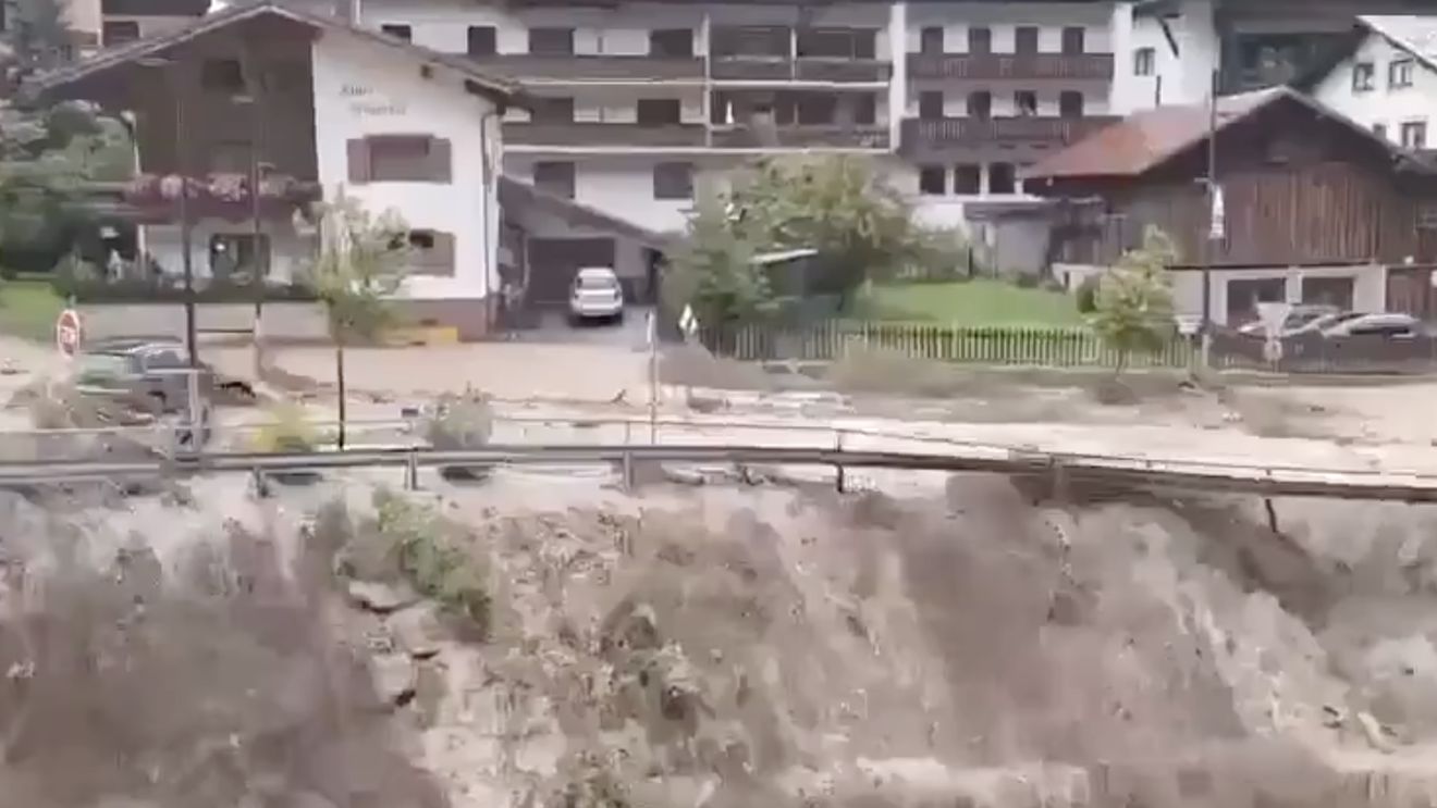 Austria se confruntă cu inundaţii severe după ploi torenţiale record