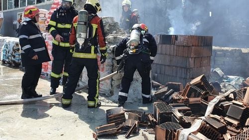 Centrul Comercial Transilvania din Târgu Mureș distrus complet după incendiul de marți seară