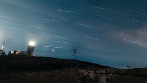 Quadrantidele, prima ploaie de stele căzătoare din 2021, poate fi observată în această noapte. Pământul e azi cel mai aproape de Soare