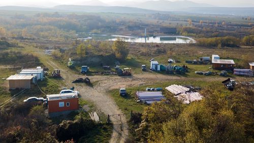 Proces împotriva jurnaliștilor de investigații: Un om de afaceri cere 3,4 milioane de euro daune după o anchetă Context despre amenajarea unui teren de golf în Sibiu/ DNA anchetează cazul, Statul vrea să recupereze banii/ Ce spun jurnaliștii