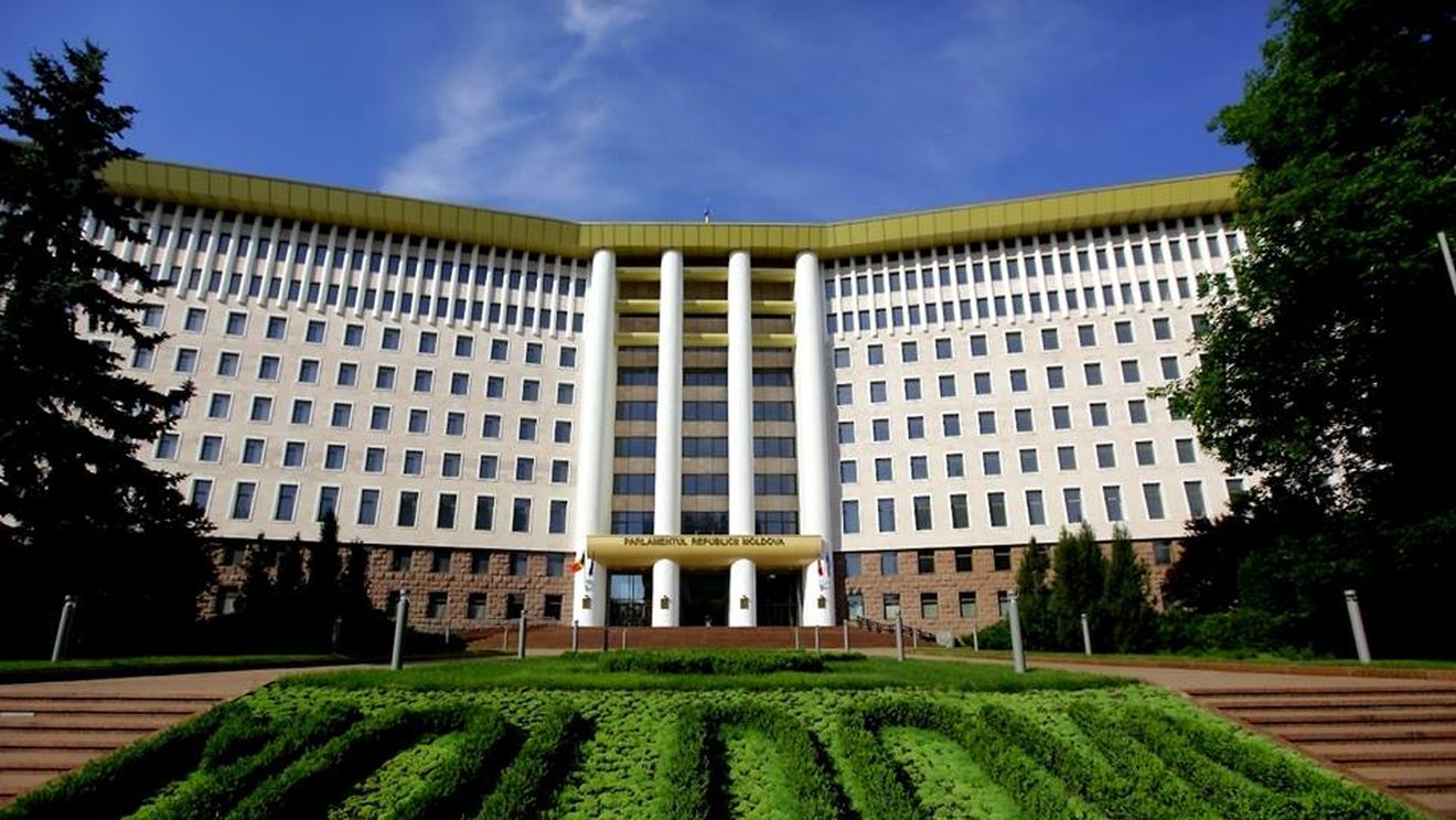 Dezmăț la miez la noapte în Parlamentul de la Chișinău - comentariu Deutsche Welle