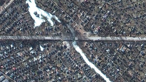 Imaginile din satelit arată unităţi militare ruse tot mai aproape de Kiev