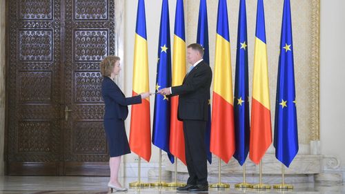 Fostul consilier prezidențial Simina Tănăsescu a depus jurământul de învestitură în funcţia de judecător al CCR / Iohannis: Vă doresc mult succes în această funcţie. Este important pentru noi