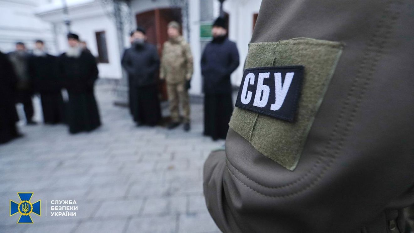Peste 1.000 de percheziţii în Ucraina în cadrul unei anchete ce vizează traficul de arme