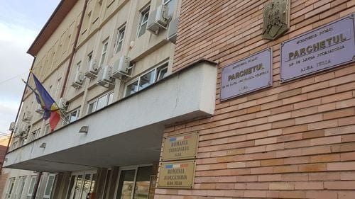 Parchetul de pe lângă judecătoria Alba Iulia  suspendă până pe 8 martie activitatea cu publicul în semn de protest față de OUG 7