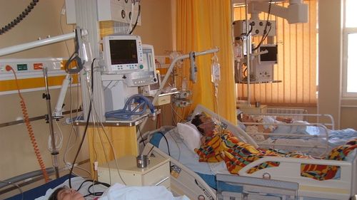 Managerul spitalului din Deva, suspendat din funcție după ce unitatea medicală a intrat în carantină / Cinci medici au fost confirmați cu coronavirus/ 69 de pacienți internați în spital vor fi izolați