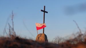 Polonia vrea să ducă dosarul masacrului de la Katyn în fața justiției internaționale: "Genocidul nu poate fi prescris"
