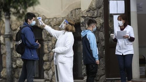 BREAKING Încă un record de infecții: 614 în ultima zi. E prima oară când România depășește bariera de 600 de infecții pe zi. Avem și record de cazuri active - 7986