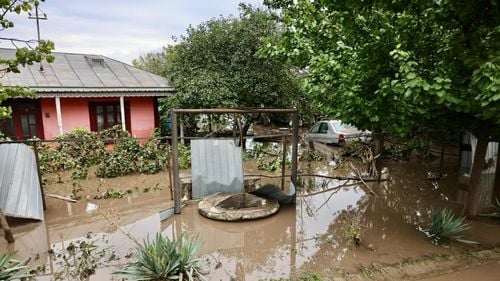 Apa din rețea și din fântânile din localitățile gălățene lovite de inundații, evaluată de specialiști. 2.000 de doze de vaccin antitetanic, în drum spre Galaţi, potrivit ministrului Sănătății