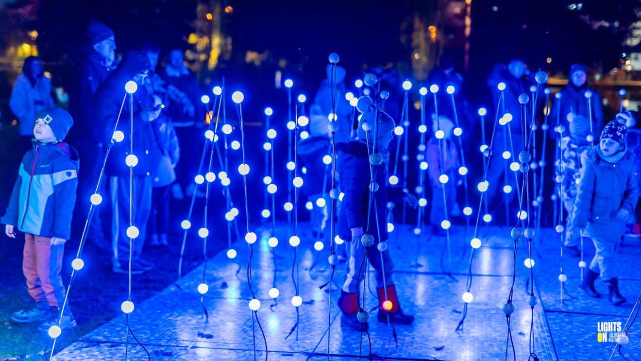 Lights On, festivalul internațional de instalații de lumină, ajunge vineri la București, în zona sectorului 2, pentru a doua ediție din Capitala României