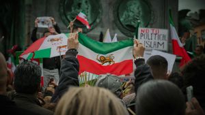 Cum se pregătește Iranul de un nou război cu SUA: Arme pe străzi și mitinguri antiamericane