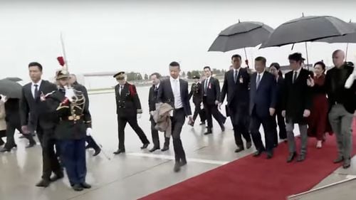 Xi Jinping a ajuns în Franţa, în primul său turneu european de după 2019 / Ursula von der Leyen, preşedinta Comisiei Europene se alătură duo-ului franco-chinez la Palatul Elysee