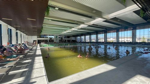 Cum se reinventează un oraș din Transilvania, cu ajutorul unei investiții în turism / Complexul Balnear de la Ocna Mureș a adus în șase luni de 10 ori mai mulți turiști decât populația localității