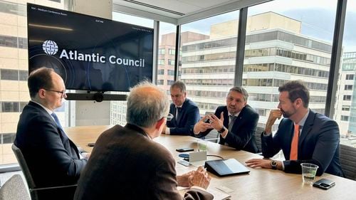 Ministrul Educației se află în vizită în SUA. Daniel David a avut întâlniri cu conducerile FMI, Atlantic Council – think-tank american cu scop de promovare a cooperării atlantice și Congressional Office for International Leadership, agenție a Congresului american