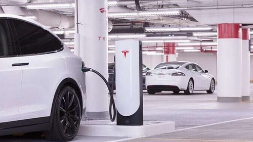Tesla, dată în judecată în SUA după ce și-ar fi mințit clienții despre autonomia autoturismelor sale