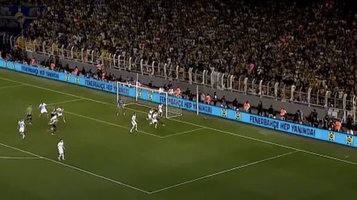 UEFA a deschis o anchetă după scandările pro-Putin ale fanilor echipei Fenerbahce, care a disputat un meci cu Dinamo Kiev