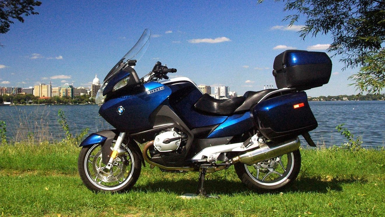 EXCLUSIV Poliția Capitalei vrea să facă reparații și revizii de peste 7.500 euro lunar pentru o motocicletă care costă 20.000 de euro nouă / Licitație în valoare totală de 7,7 milioane euro pentru 56 de motociclete