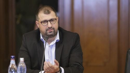 ANAF scoate la licitaţie două autoturisme ale fostului ofiţer SRI Daniel Dragomir, condamnat pentru corupţie, pentru recuperarea mitei de 400.000 de euro