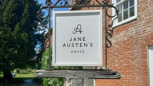 250 de ani de la nașterea lui Jane Austen, în anul 2025 / Fanii din întreaga lume se îndreaptă spre Anglia pentru a sărbători viața și opera renumitei scriitoare
