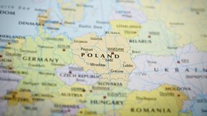 Decizia Curții Constituționale a Poloniei prin care legislația națională primează în fața dreptul european a intrat în vigoare marți/ Decizia amenință finanțarea Poloniei de către UE și este considerat primul pas spre Polexit